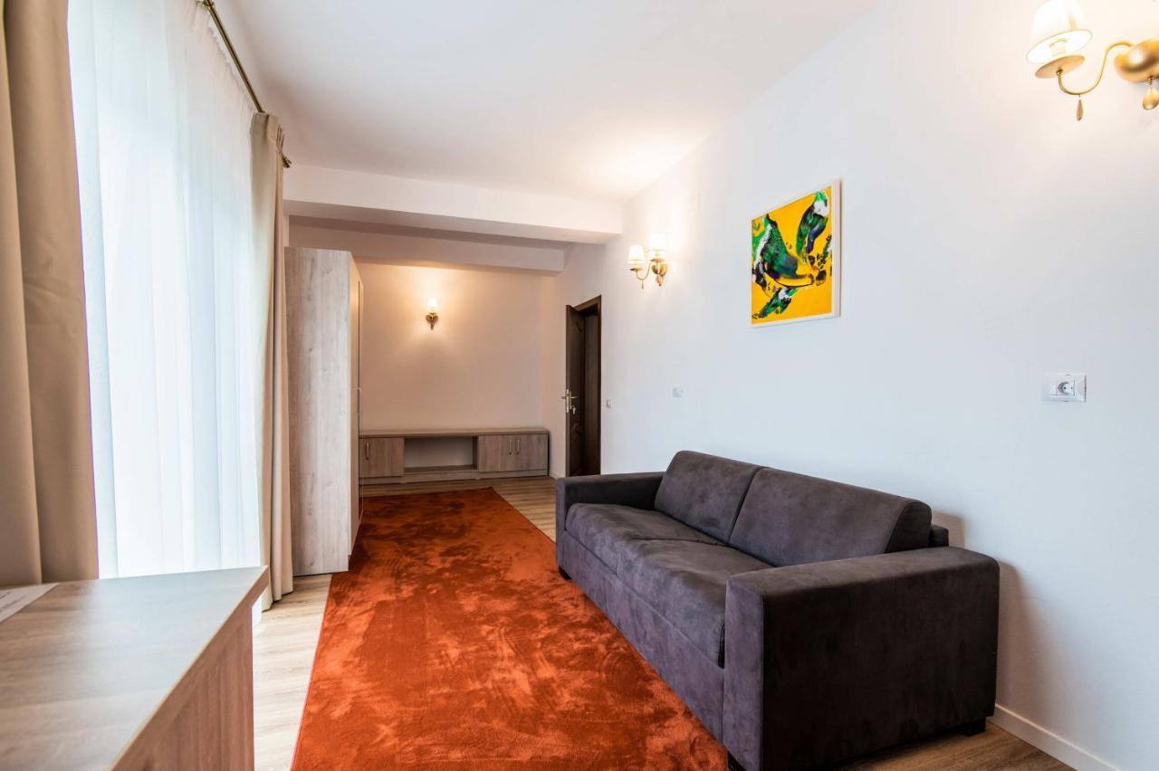 Hotel Class Brezoi Extérieur photo