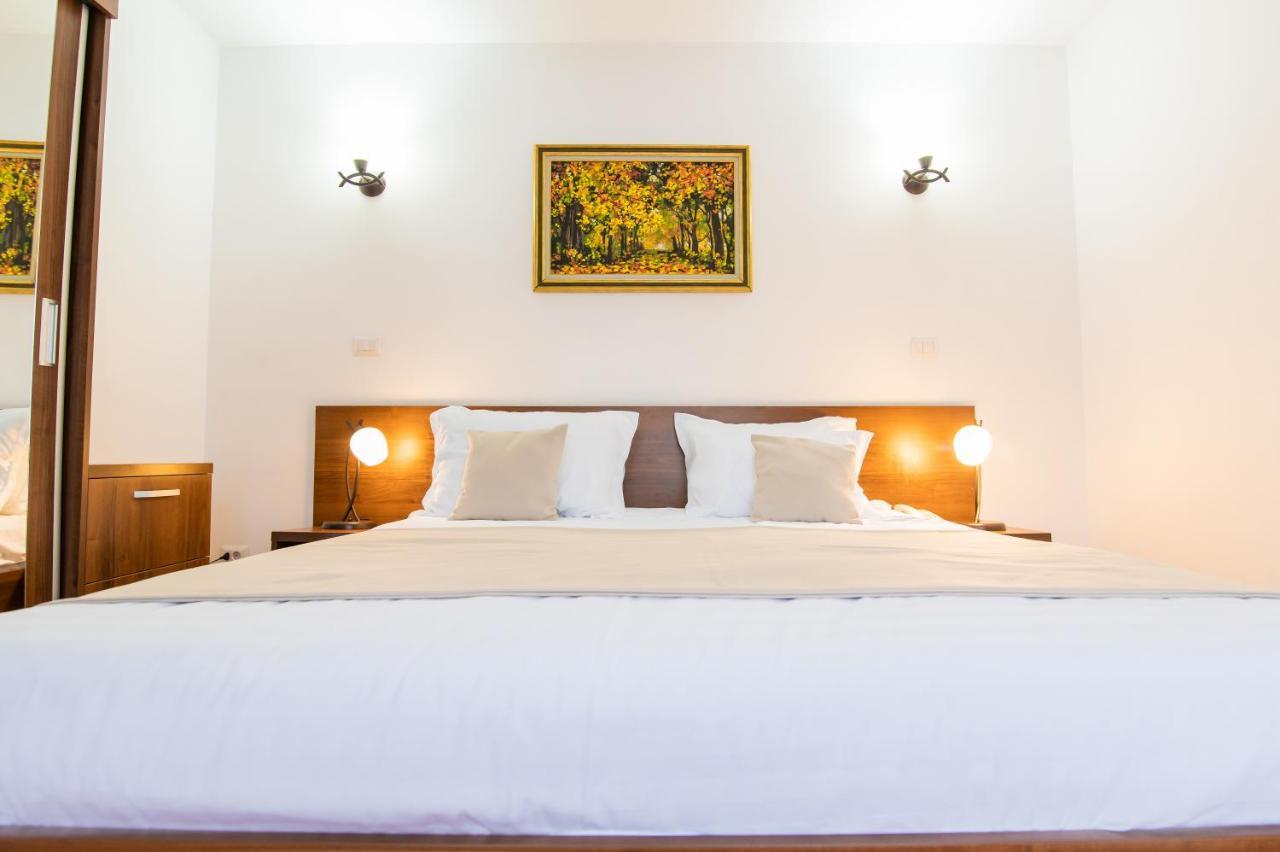 Hotel Class Brezoi Extérieur photo