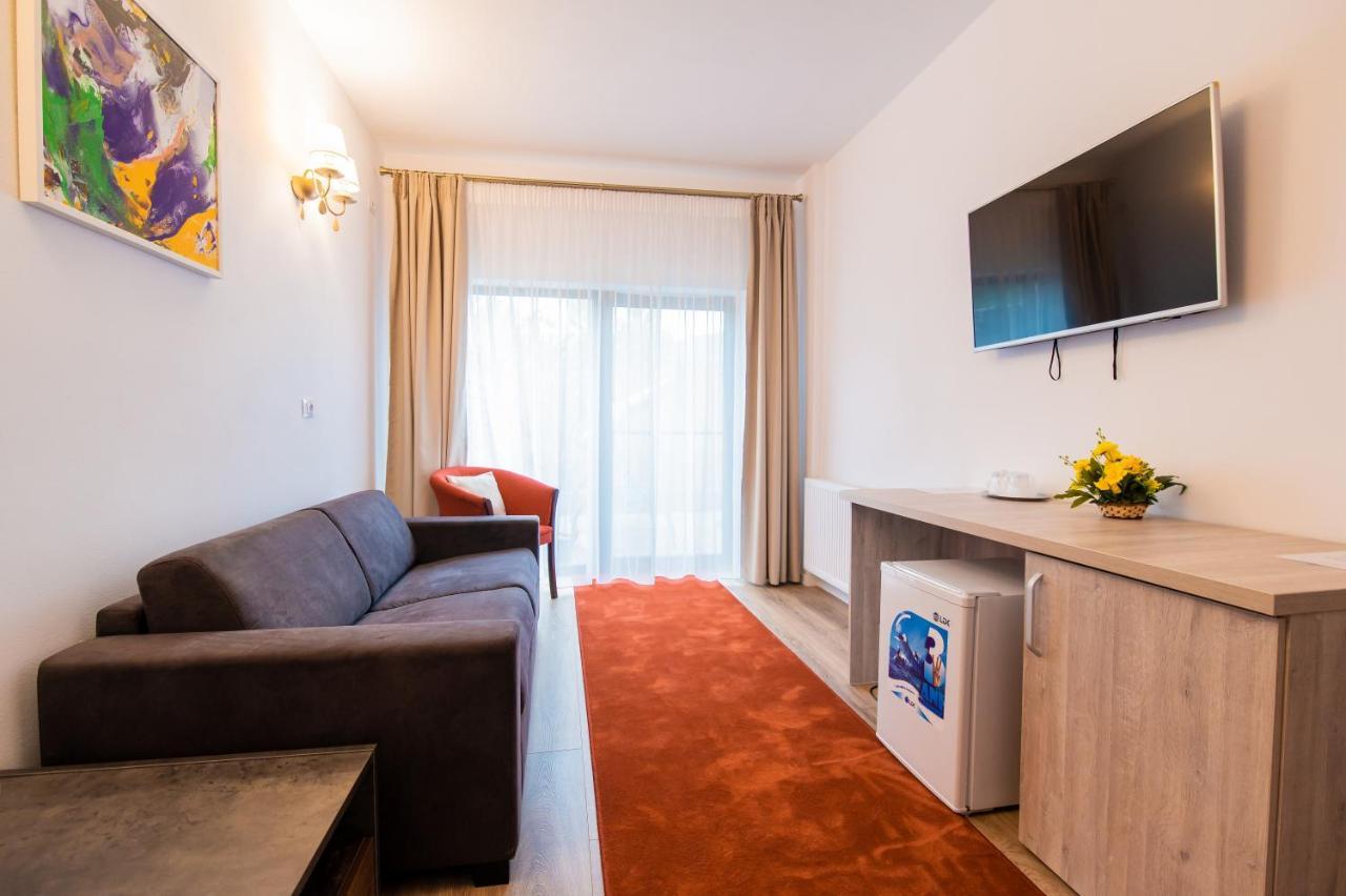 Hotel Class Brezoi Extérieur photo